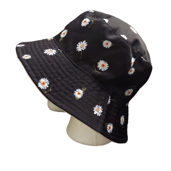 ALICE + OLIVIA by Stacey Bendet Daisy Reversible Bucket Hat - Picture 4 of 10